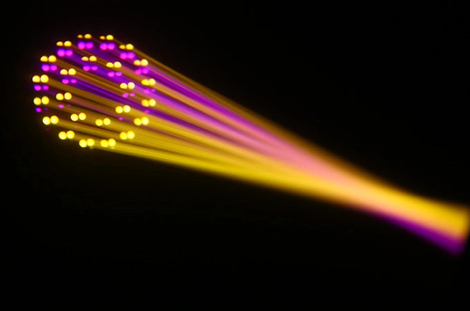 رأس متحرك حاد الشعاع 200 واط LED | 24 منشورًا، شعاع 1.7 درجة، 13 لونًا، 20 قناة DMX512 - للملاهي والمسارح