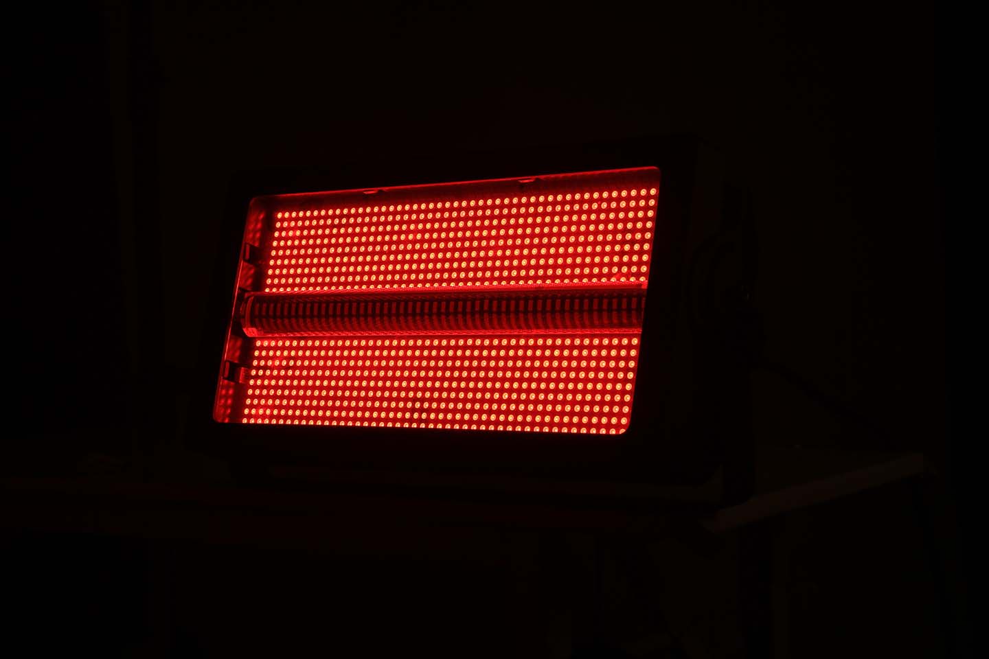 شريط إضاءة ستروب مُقسّم بالألوان الكاملة 250 واط | 960 مصباح LED، 16 مقطعًا، DMX512 – للمسرح والفعاليات