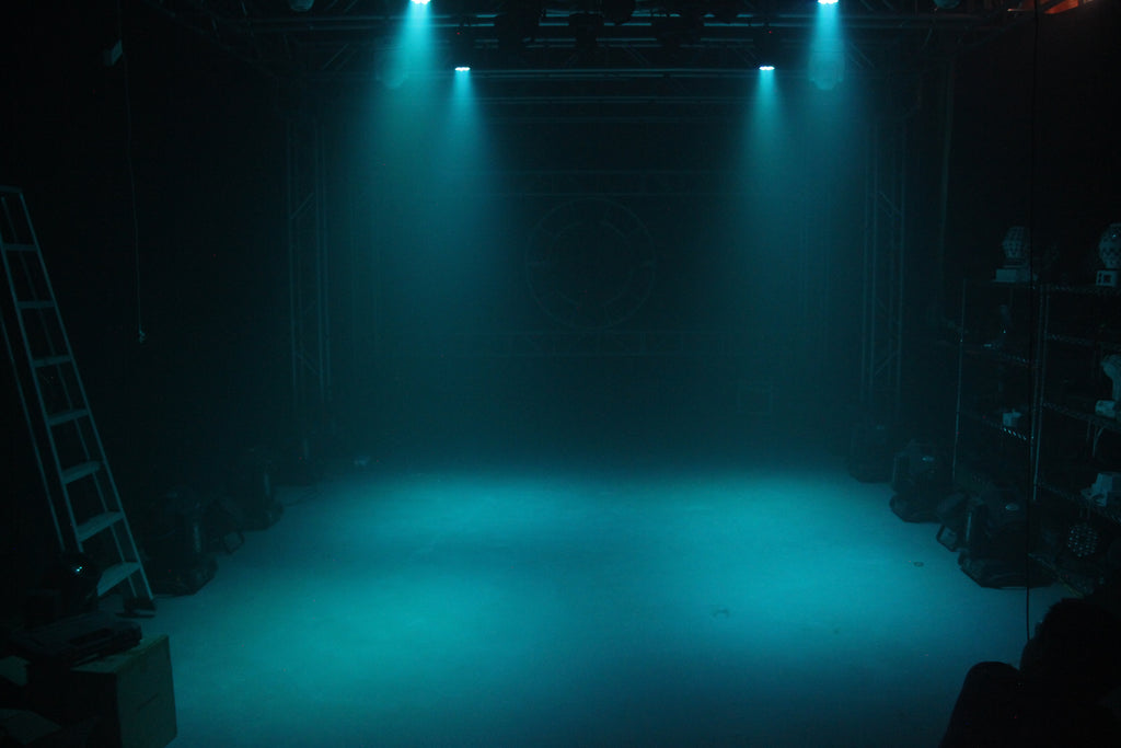 ضوء أمامي متحرك بـ 7 عيون RGBW | 80 واط، 4 في 1 LED، DMX512 – إضاءة المسرح والحانات